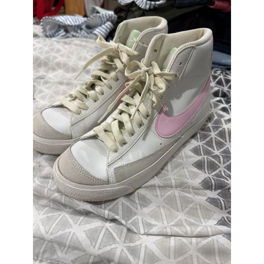 5.5Y Blazer Mid 77 pink and white sneakers